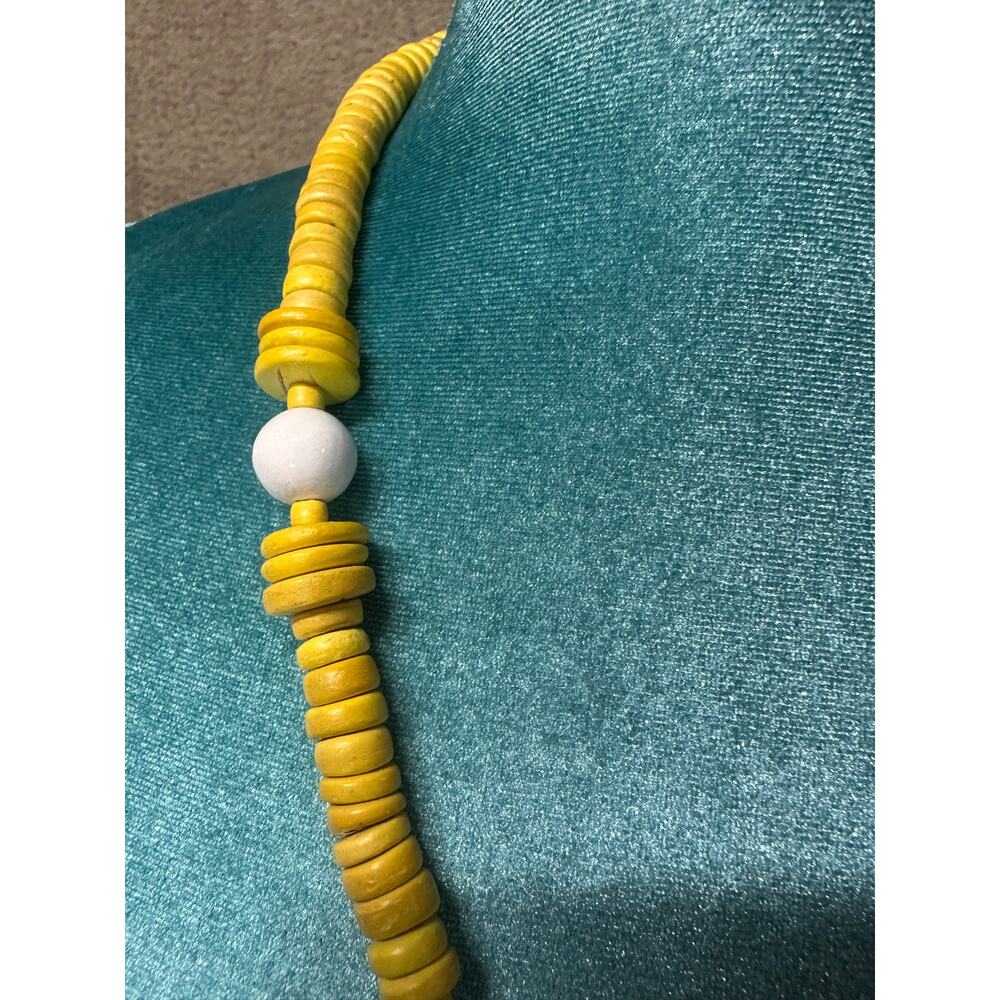 Vintage 80s/90s Yellow Wood Bead Statement Necklace Boho Retro Chunky Jewelry - Picture 4 of 5